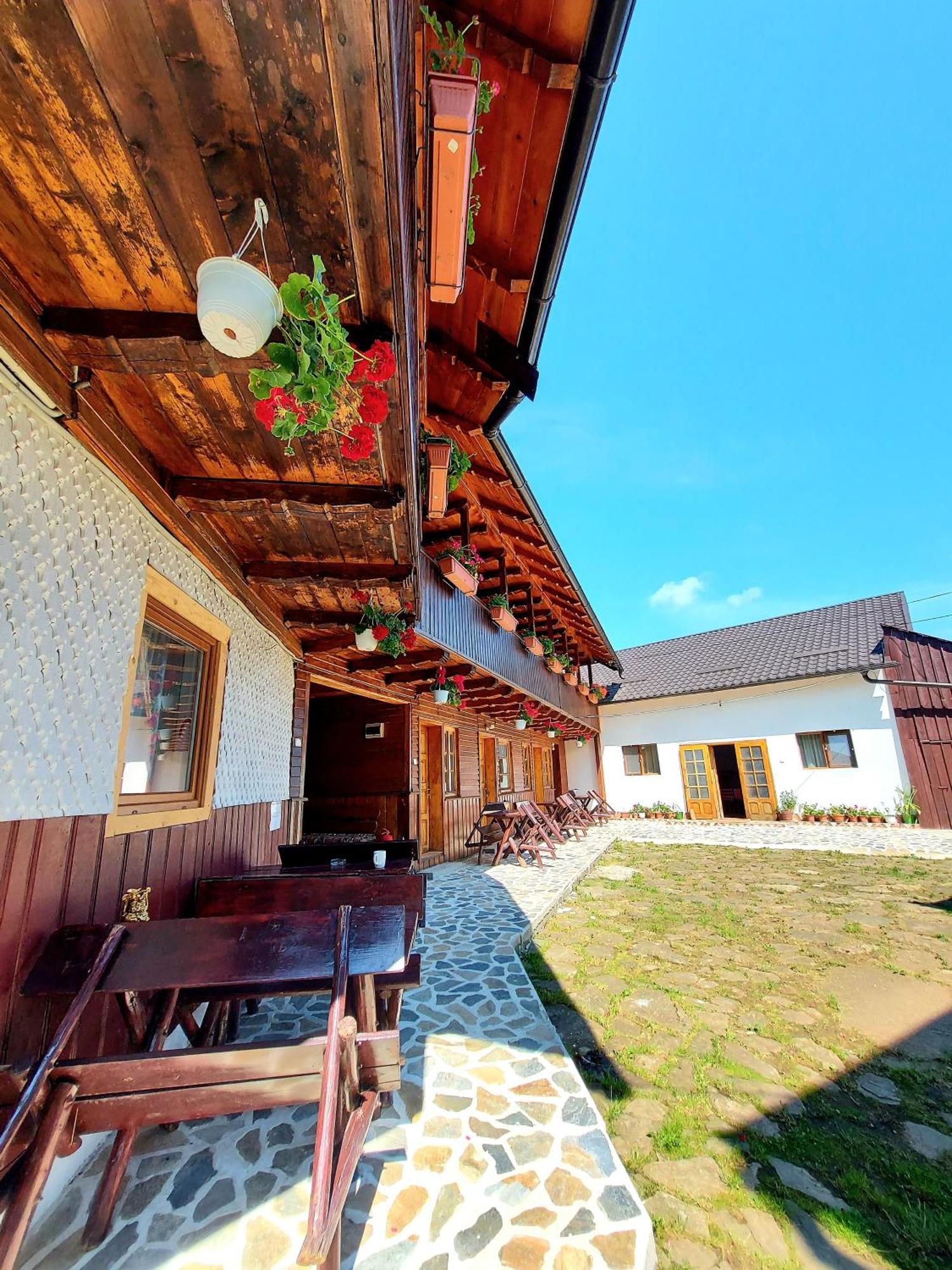 Pensiunea Boca Voroneț Exterior foto